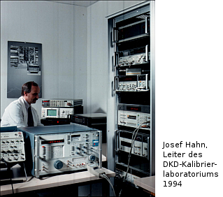 Das Bild von 1994 zeigt den Leiter des damaligen DAkkS-Laboratoriums Josef Hahn.